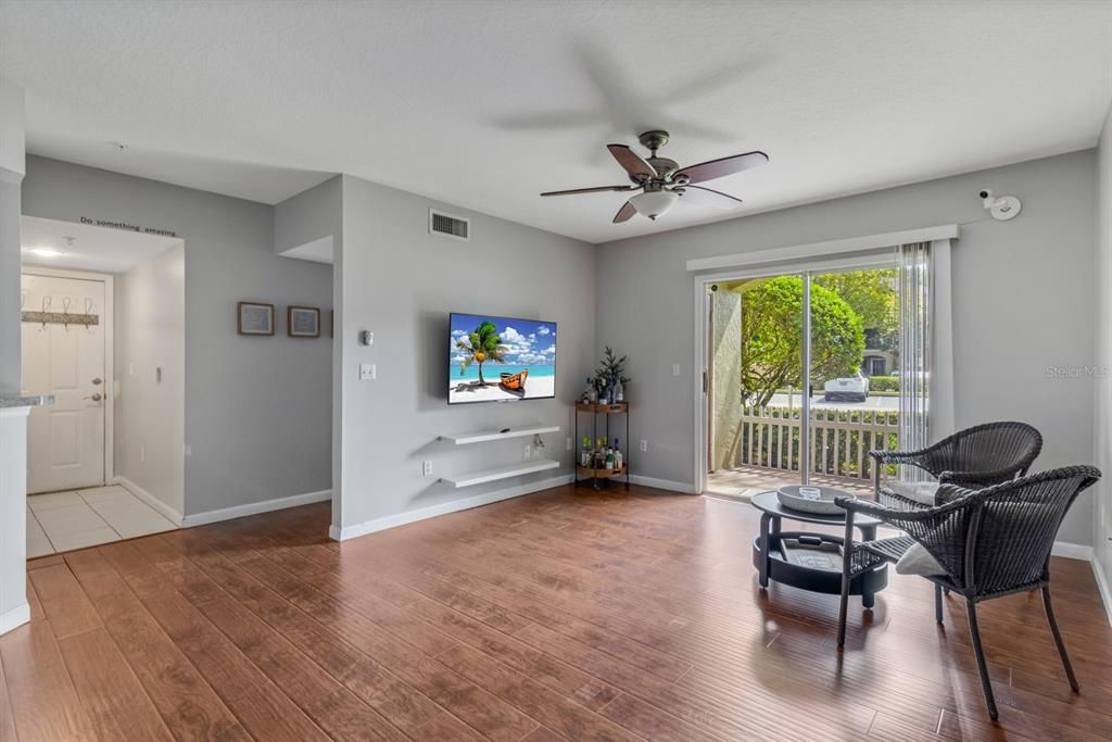 For Sale: $295,000 (3 beds, 2 baths, 1187 Square Feet)