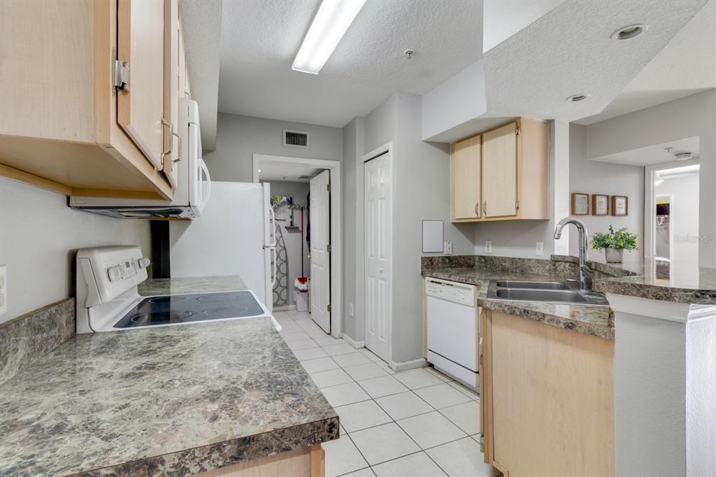 For Sale: $295,000 (3 beds, 2 baths, 1187 Square Feet)