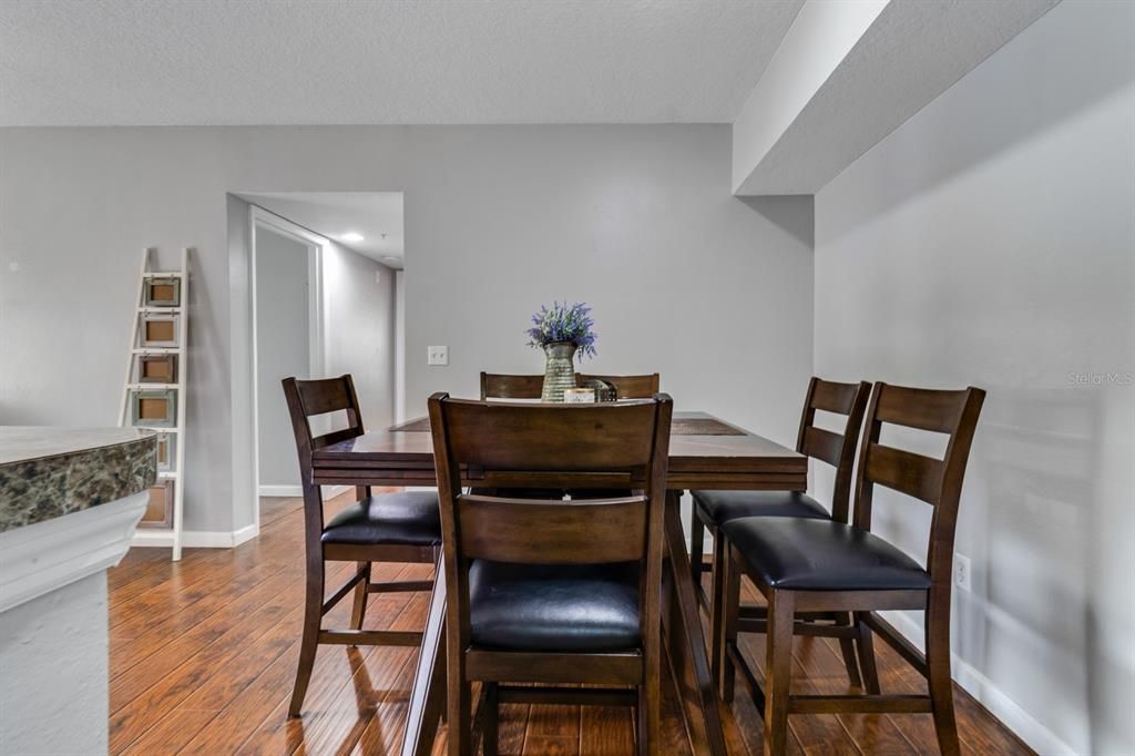 For Sale: $295,000 (3 beds, 2 baths, 1187 Square Feet)