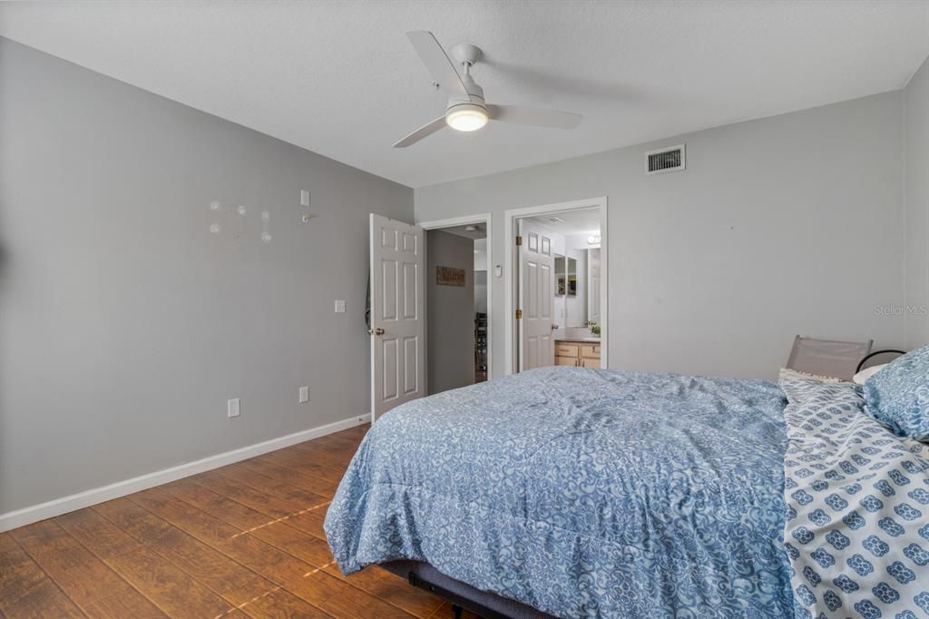 For Sale: $295,000 (3 beds, 2 baths, 1187 Square Feet)