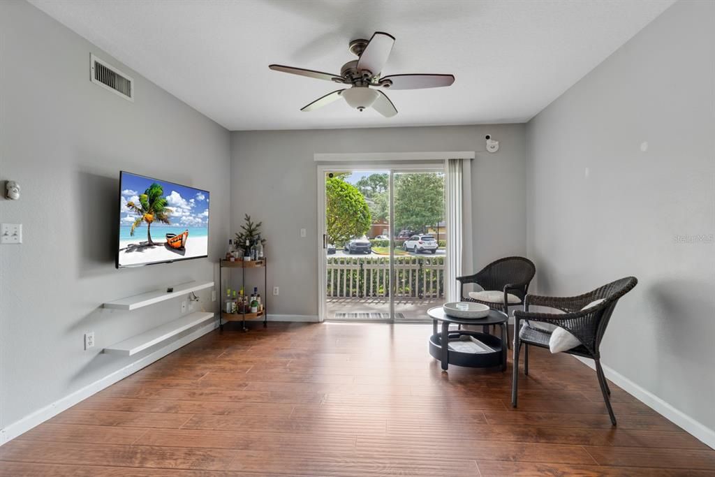 For Sale: $295,000 (3 beds, 2 baths, 1187 Square Feet)