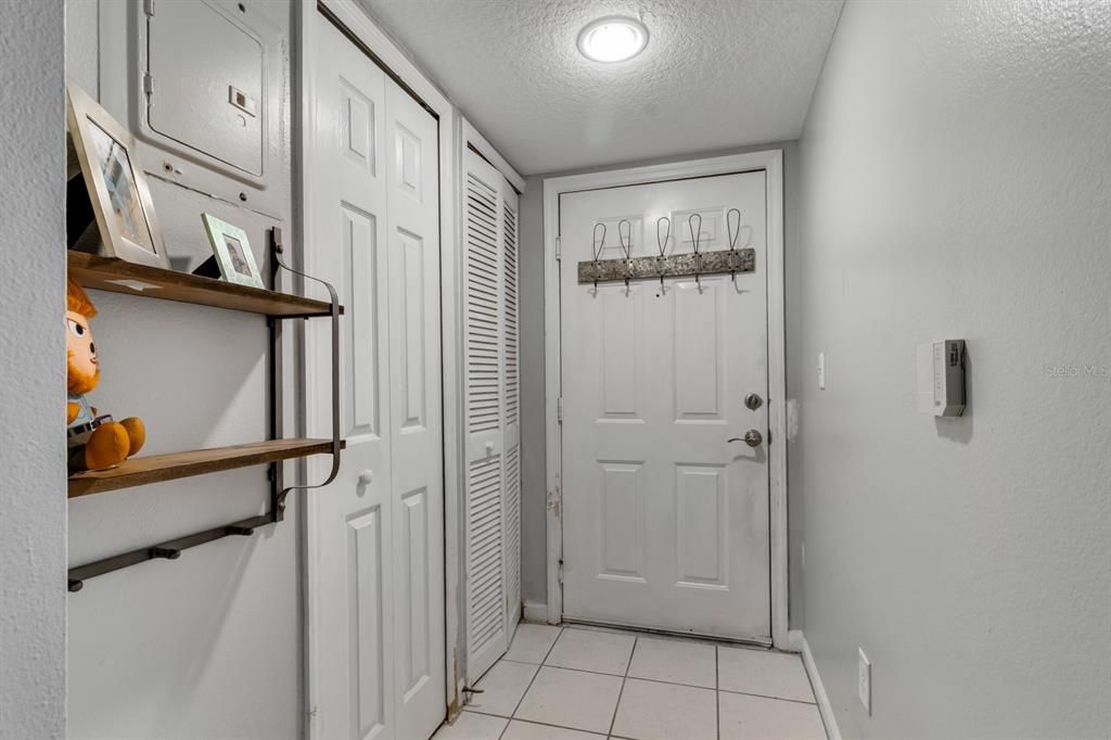 For Sale: $295,000 (3 beds, 2 baths, 1187 Square Feet)