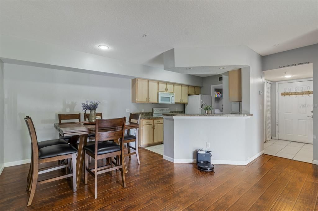 For Sale: $295,000 (3 beds, 2 baths, 1187 Square Feet)