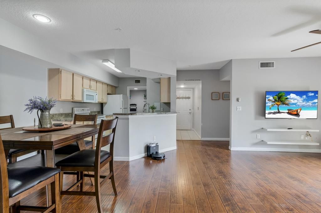 For Sale: $295,000 (3 beds, 2 baths, 1187 Square Feet)