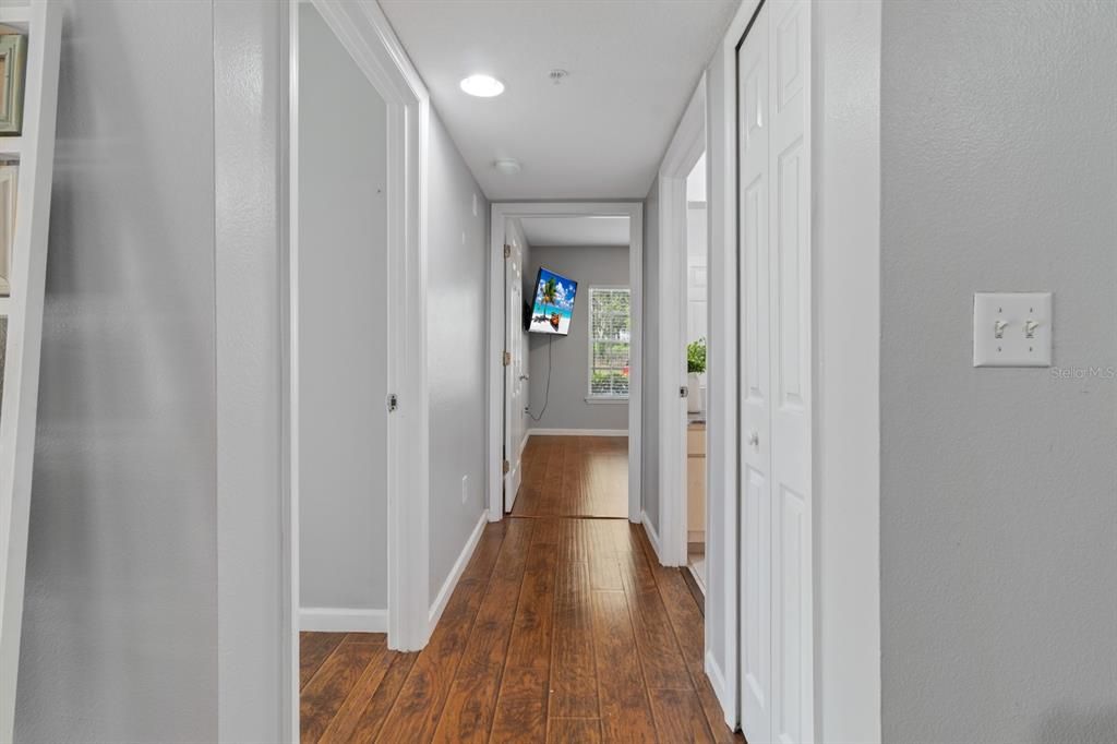 For Sale: $295,000 (3 beds, 2 baths, 1187 Square Feet)