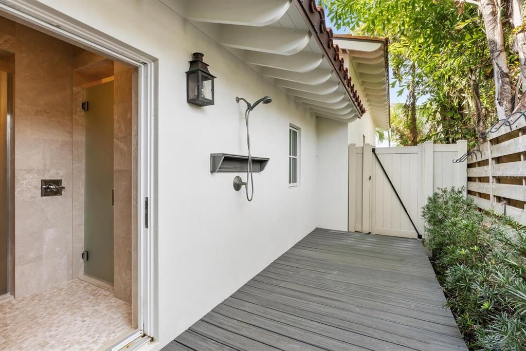 Activo con contrato: $7,750,000 (5 camas, 6 baños, 5892 Pies cuadrados)