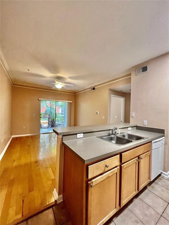 For Rent: $1,500 (1 beds, 1 baths, 636 Square Feet)