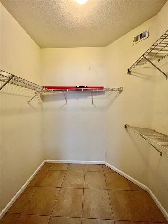 For Rent: $1,500 (1 beds, 1 baths, 636 Square Feet)