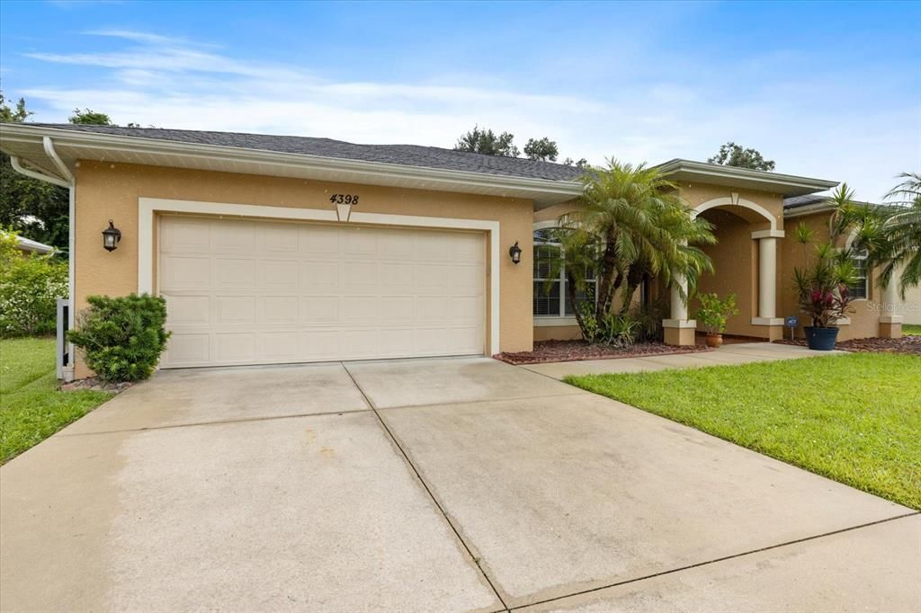 Activo con contrato: $329,900 (3 camas, 2 baños, 1831 Pies cuadrados)