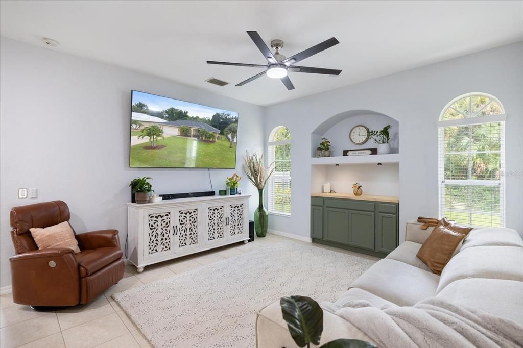 Activo con contrato: $329,900 (3 camas, 2 baños, 1831 Pies cuadrados)