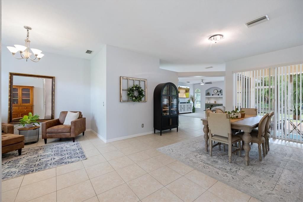 Activo con contrato: $329,900 (3 camas, 2 baños, 1831 Pies cuadrados)