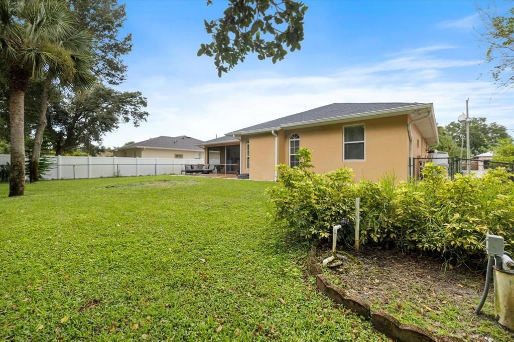 Activo con contrato: $329,900 (3 camas, 2 baños, 1831 Pies cuadrados)