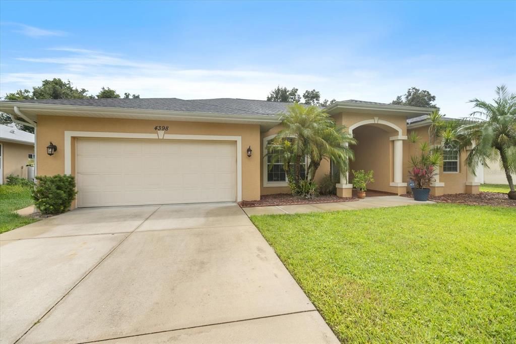 Activo con contrato: $329,900 (3 camas, 2 baños, 1831 Pies cuadrados)