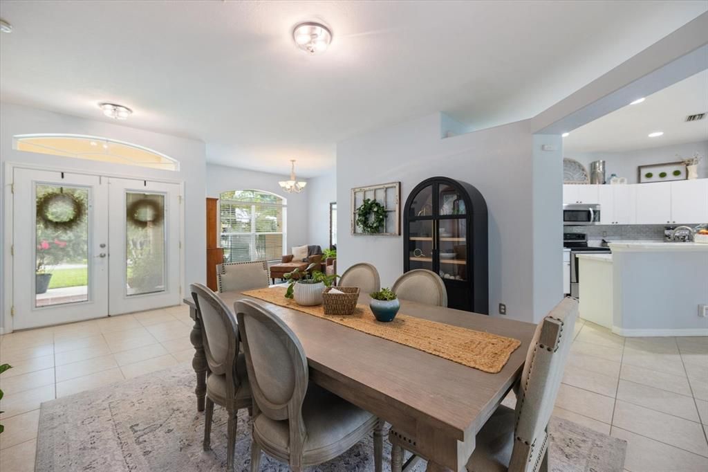 Activo con contrato: $329,900 (3 camas, 2 baños, 1831 Pies cuadrados)