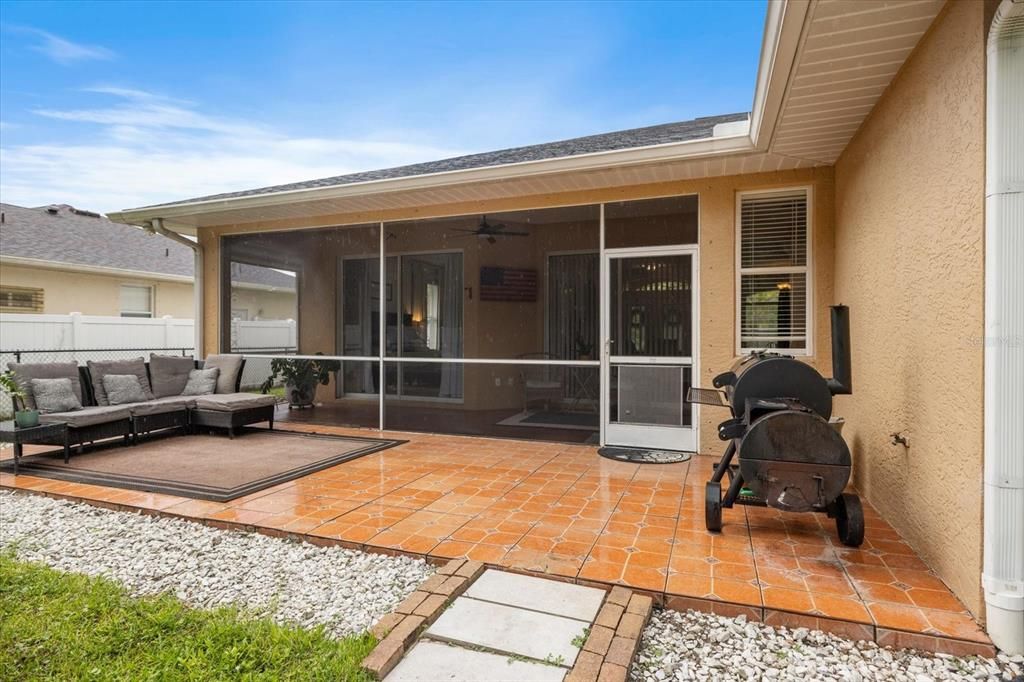 Activo con contrato: $329,900 (3 camas, 2 baños, 1831 Pies cuadrados)