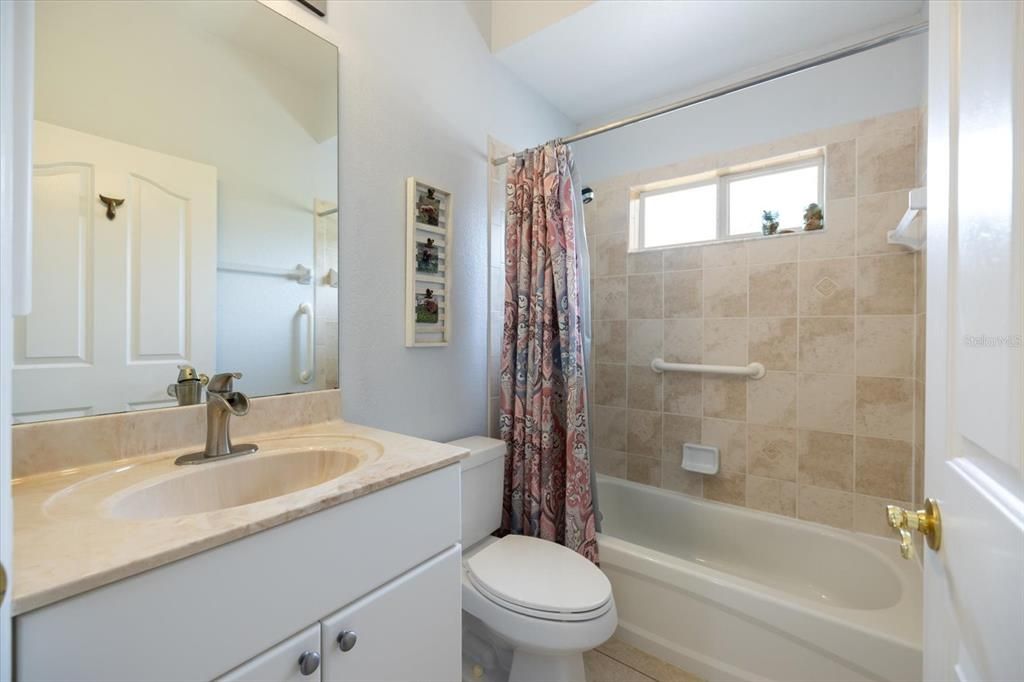 Activo con contrato: $329,900 (3 camas, 2 baños, 1831 Pies cuadrados)