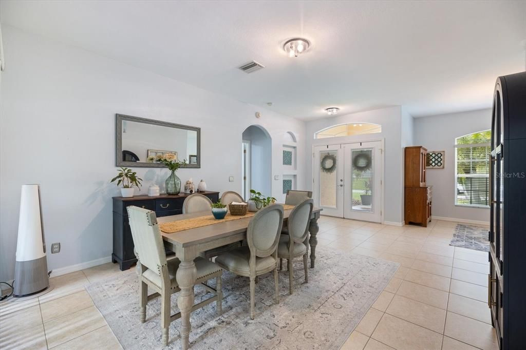 Activo con contrato: $329,900 (3 camas, 2 baños, 1831 Pies cuadrados)