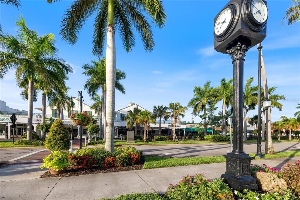 Activo con contrato: $329,900 (3 camas, 2 baños, 1831 Pies cuadrados)