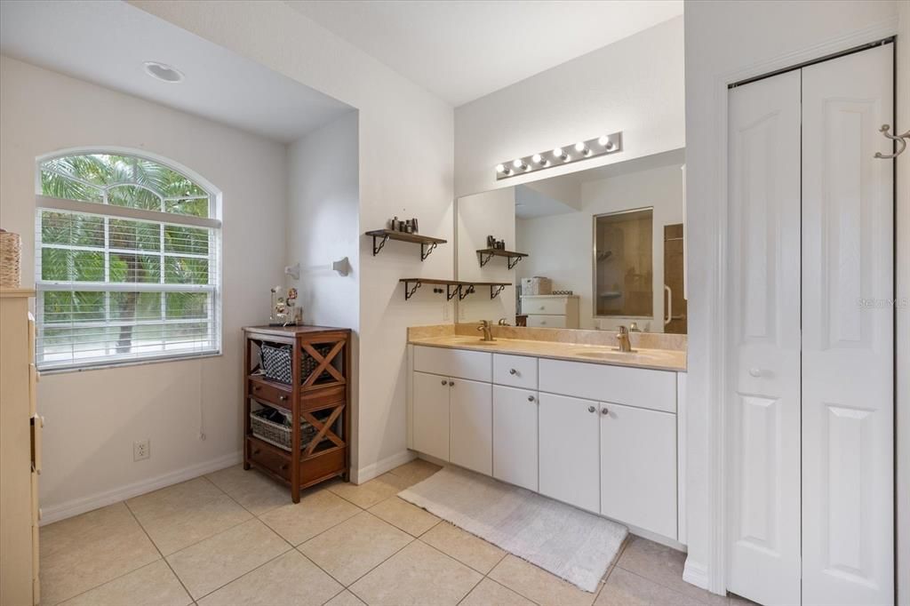 Activo con contrato: $329,900 (3 camas, 2 baños, 1831 Pies cuadrados)