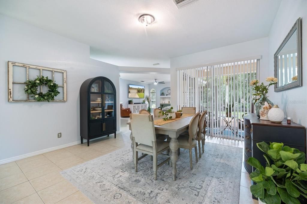 Activo con contrato: $329,900 (3 camas, 2 baños, 1831 Pies cuadrados)