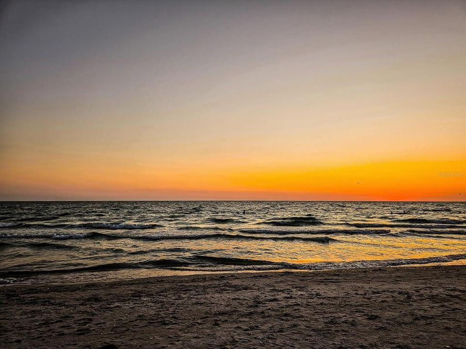 Activo con contrato: $329,900 (3 camas, 2 baños, 1831 Pies cuadrados)