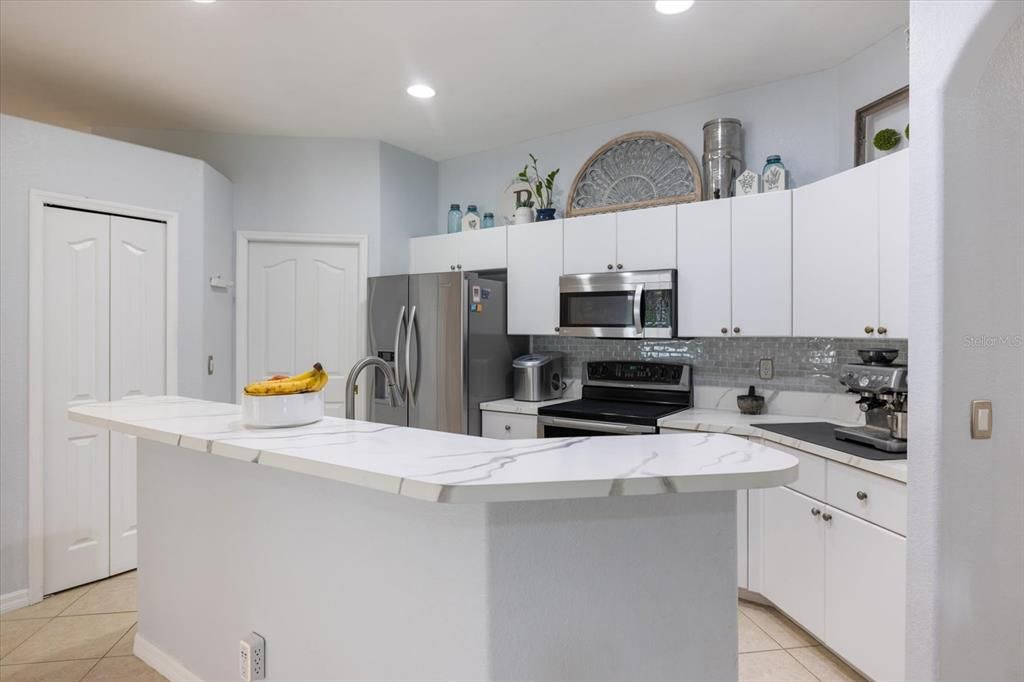 Activo con contrato: $329,900 (3 camas, 2 baños, 1831 Pies cuadrados)