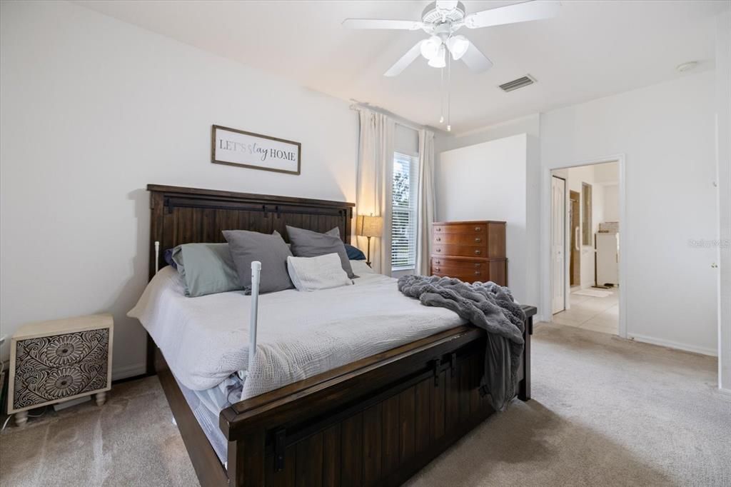 Activo con contrato: $329,900 (3 camas, 2 baños, 1831 Pies cuadrados)