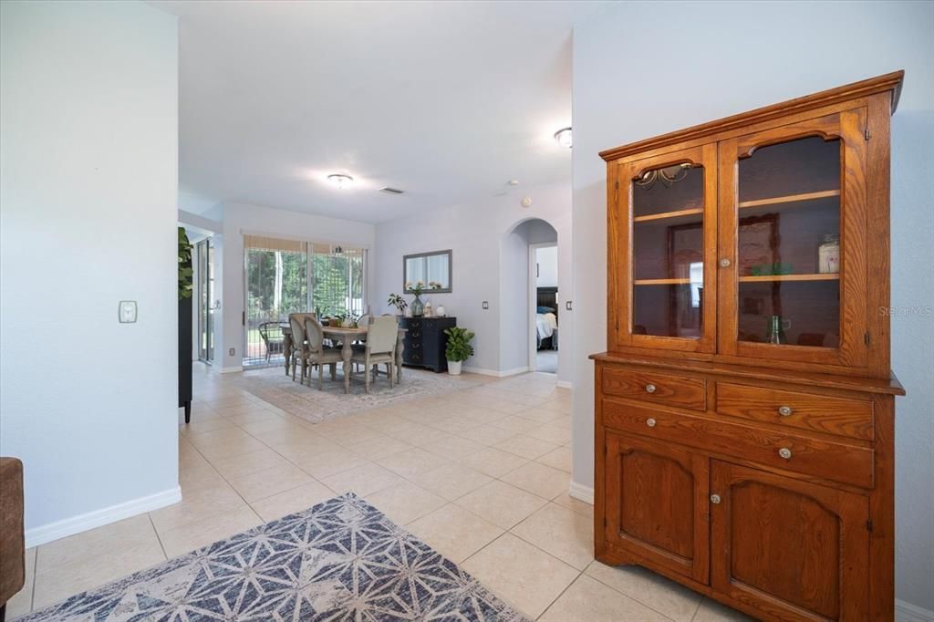 Activo con contrato: $329,900 (3 camas, 2 baños, 1831 Pies cuadrados)