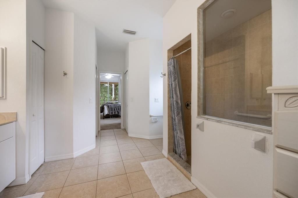 Activo con contrato: $329,900 (3 camas, 2 baños, 1831 Pies cuadrados)