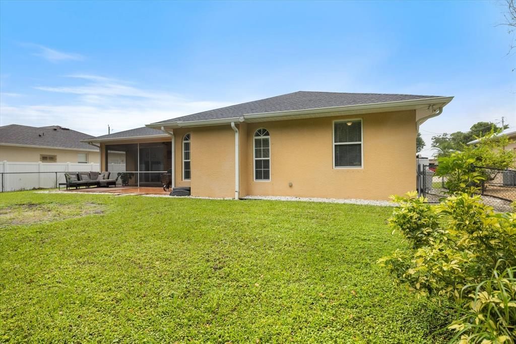 Activo con contrato: $329,900 (3 camas, 2 baños, 1831 Pies cuadrados)