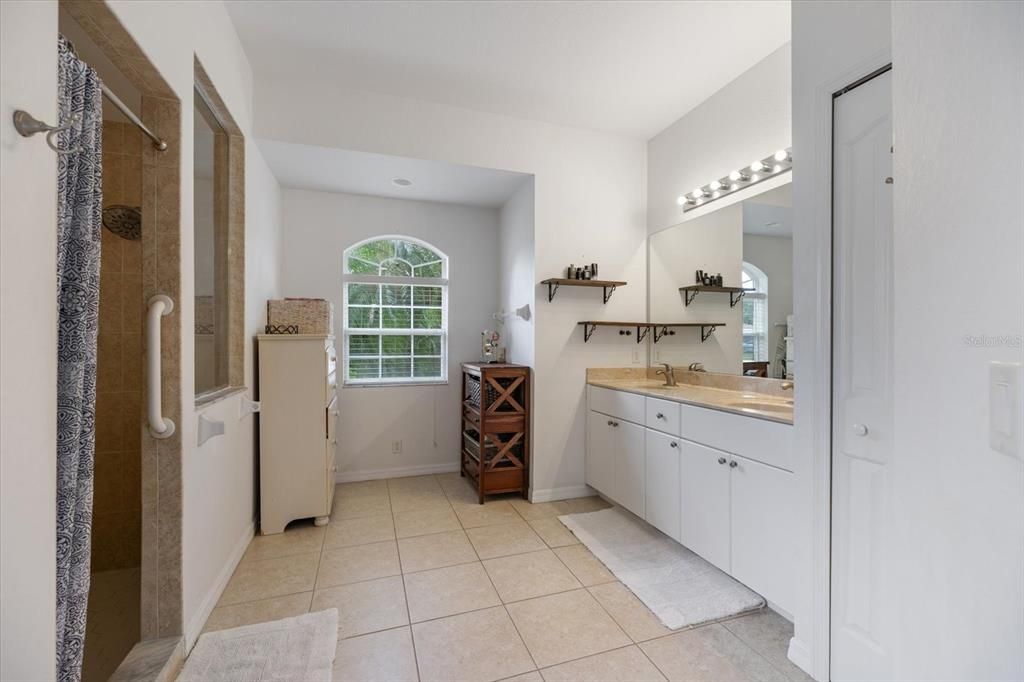 Activo con contrato: $329,900 (3 camas, 2 baños, 1831 Pies cuadrados)