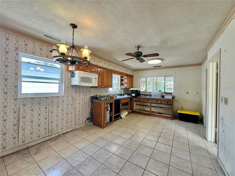 Active With Contract: $509,000 (2 beds, 2 baths, 1623 Square Feet)