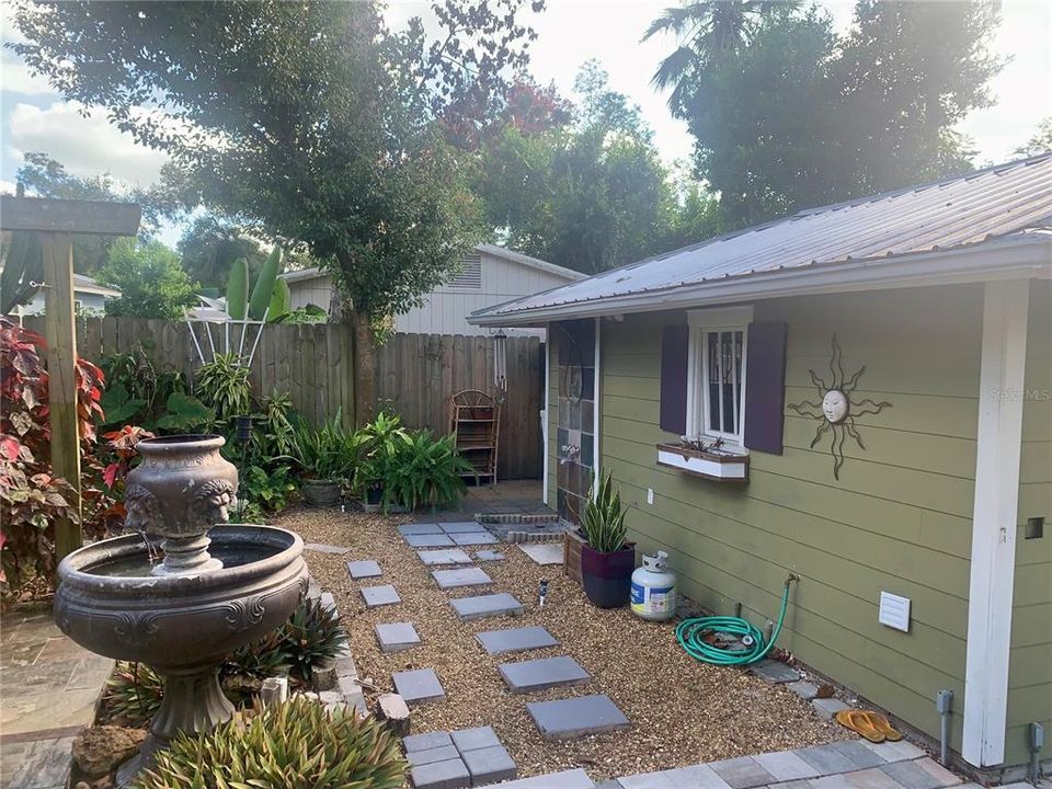 合同活跃: $419,000 (3 贝兹, 2 浴室, 1830 平方英尺)