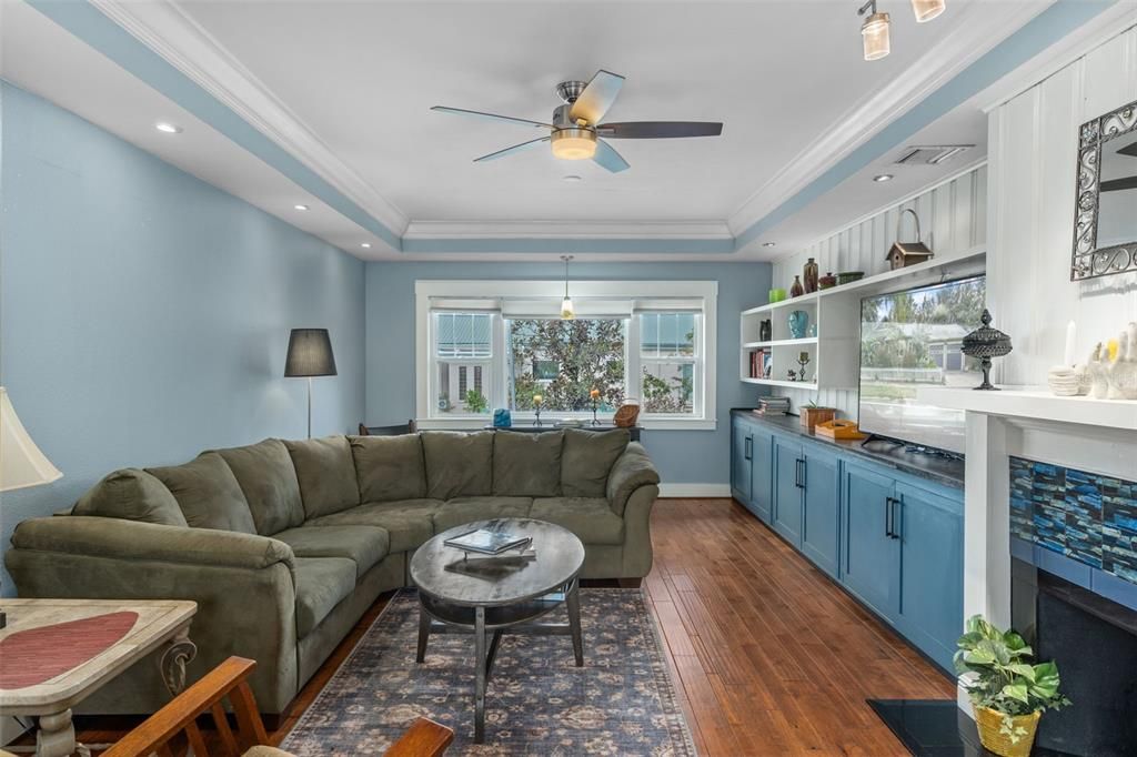 合同活跃: $419,000 (3 贝兹, 2 浴室, 1830 平方英尺)