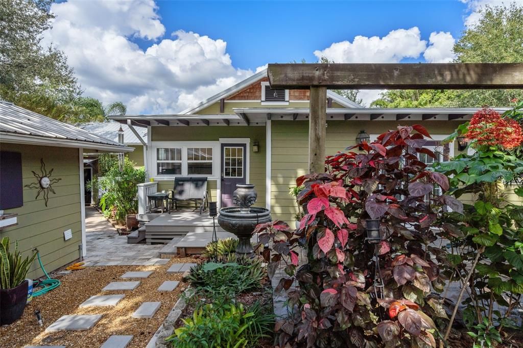 合同活跃: $419,000 (3 贝兹, 2 浴室, 1830 平方英尺)