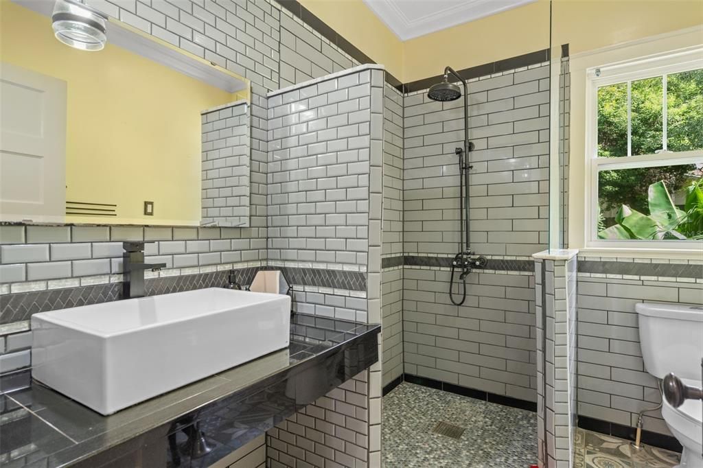 合同活跃: $419,000 (3 贝兹, 2 浴室, 1830 平方英尺)