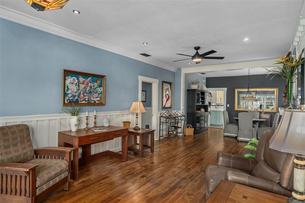 合同活跃: $419,000 (3 贝兹, 2 浴室, 1830 平方英尺)