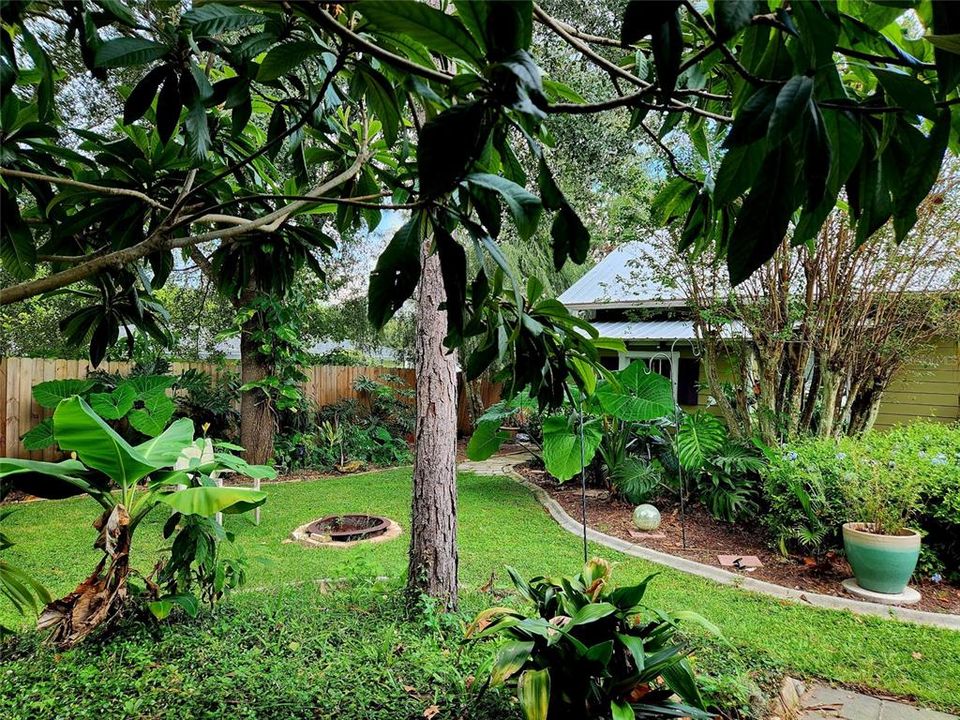 合同活跃: $419,000 (3 贝兹, 2 浴室, 1830 平方英尺)