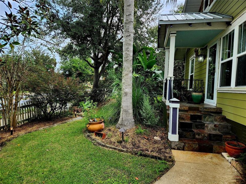 合同活跃: $419,000 (3 贝兹, 2 浴室, 1830 平方英尺)