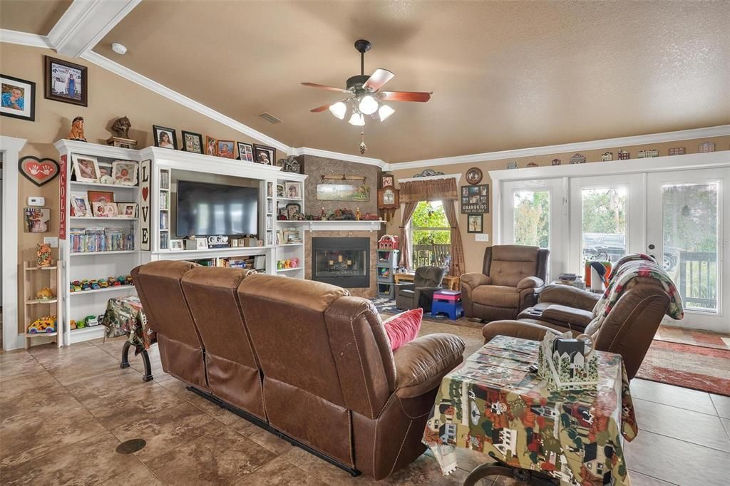 待售: $1,300,000 (3 贝兹, 2 浴室, 1984 平方英尺)