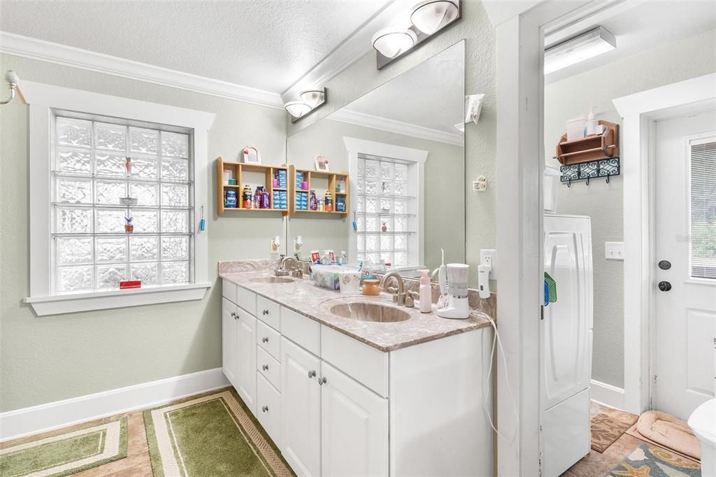 待售: $1,300,000 (3 贝兹, 2 浴室, 1984 平方英尺)