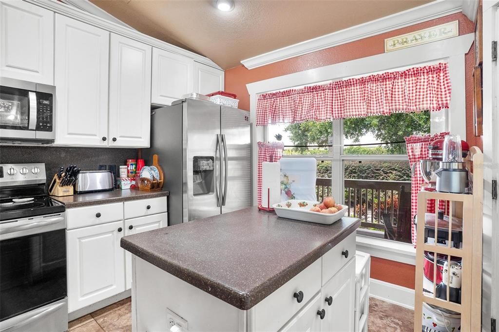 待售: $1,300,000 (3 贝兹, 2 浴室, 1984 平方英尺)