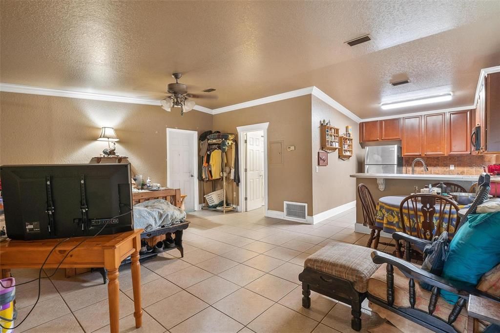 待售: $1,300,000 (3 贝兹, 2 浴室, 1984 平方英尺)