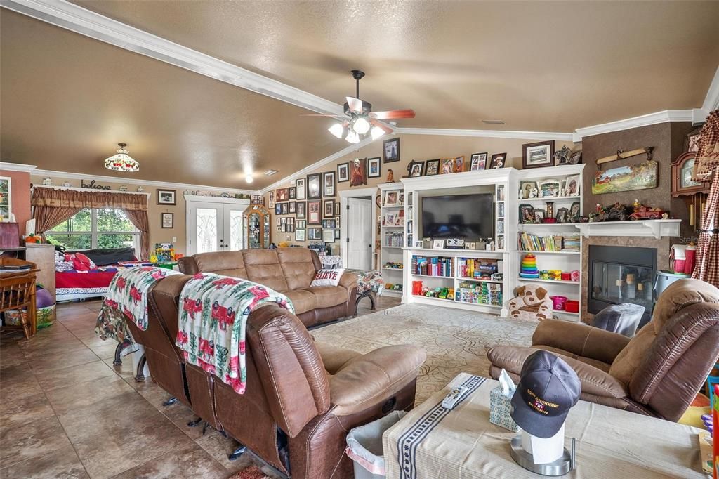 待售: $1,300,000 (3 贝兹, 2 浴室, 1984 平方英尺)