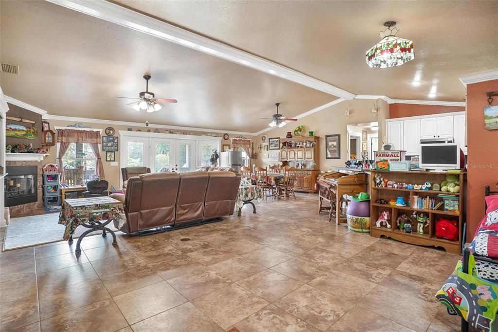 待售: $1,300,000 (3 贝兹, 2 浴室, 1984 平方英尺)