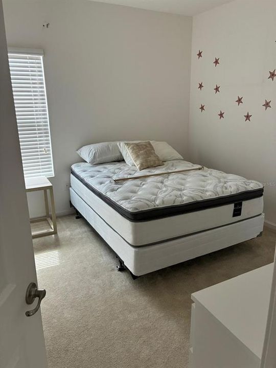 合同活跃: $641,000 (7 贝兹, 6 浴室, 4084 平方英尺)