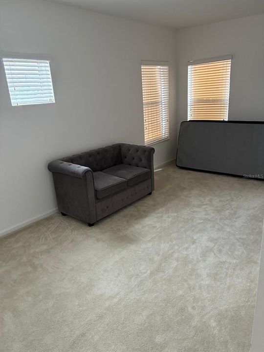 合同活跃: $641,000 (7 贝兹, 6 浴室, 4084 平方英尺)