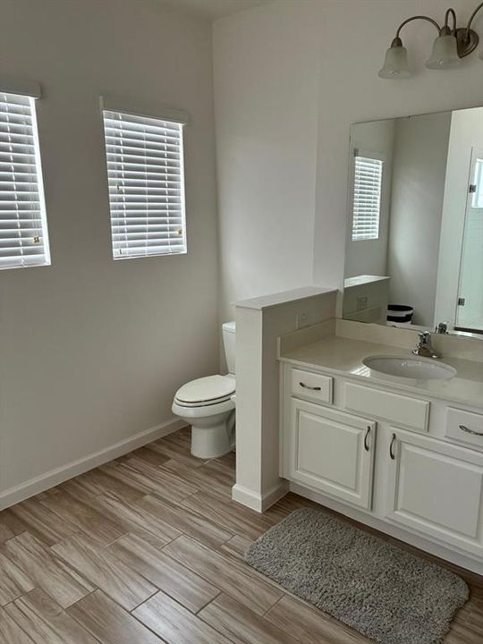 合同活跃: $641,000 (7 贝兹, 6 浴室, 4084 平方英尺)