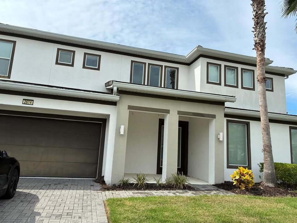 合同活跃: $641,000 (7 贝兹, 6 浴室, 4084 平方英尺)