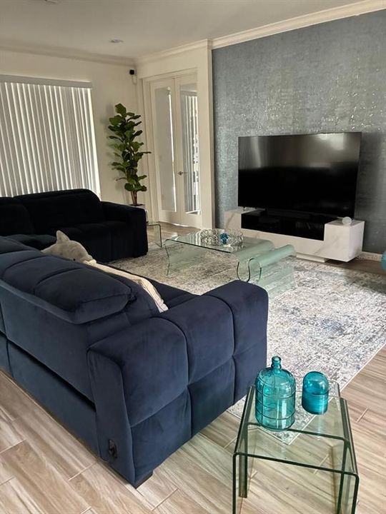 合同活跃: $641,000 (7 贝兹, 6 浴室, 4084 平方英尺)